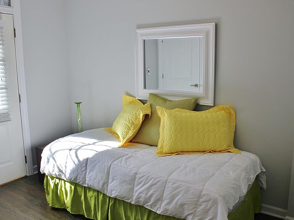 4th image of 3846 N Southport Ave #1S