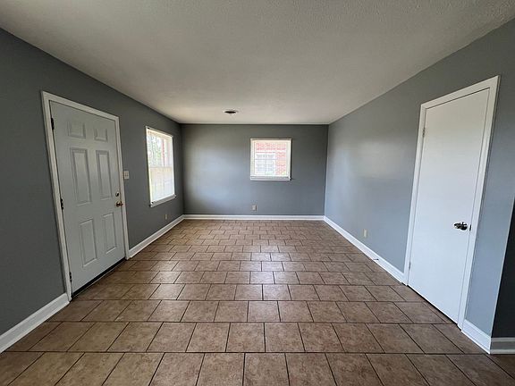 5th image of 1008 Pelham St
