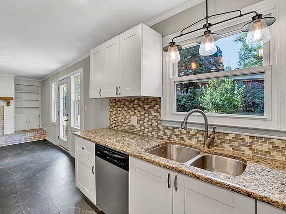 4th image of 411 New Perry Rd