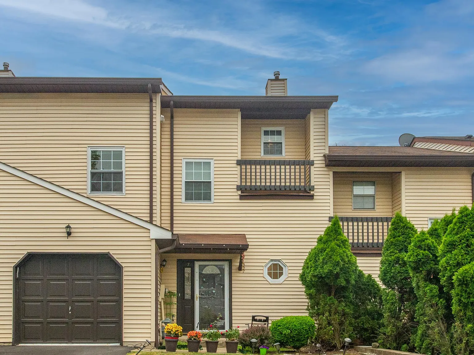 4 bed, 2.5 bath, $4,250 — Photo 3
