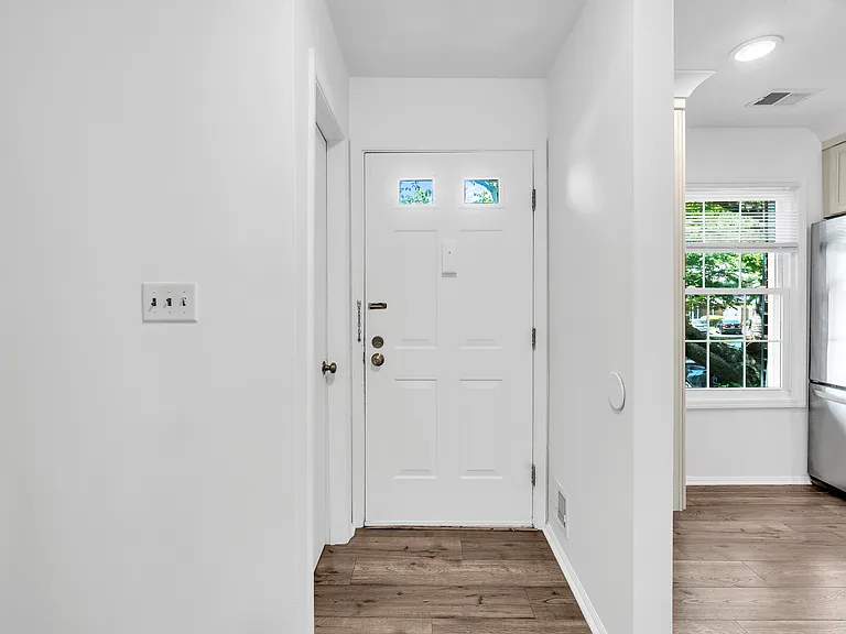 72 Quince Ct — Photo 2