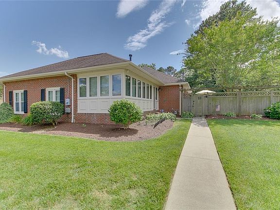 3rd image of 637 Astor Ln