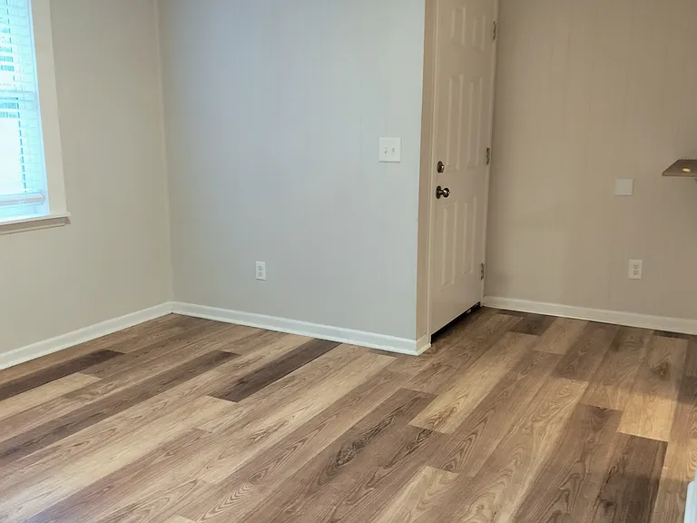 109 Maple St — Photo 17