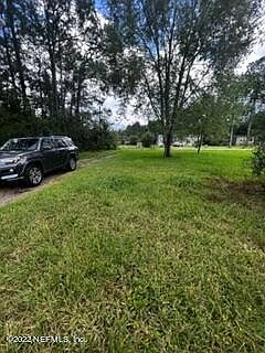 3rd image of 16541 VILLAGE GREEN Drive N