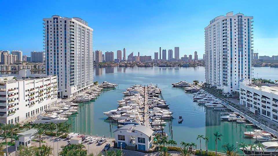 17111 Biscayne Blvd #930