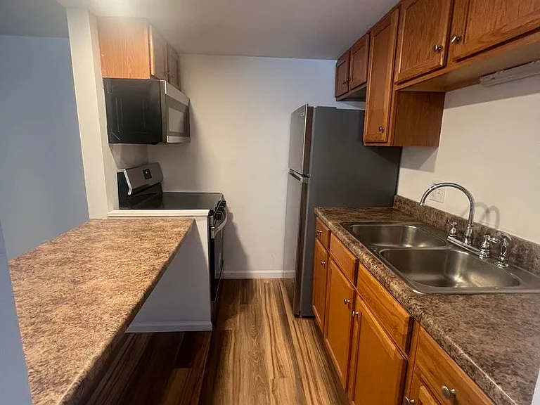 628 Steele Street — Photo 6