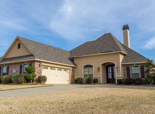 717 Saint Martin's Ln, Bossier City, LA 71111