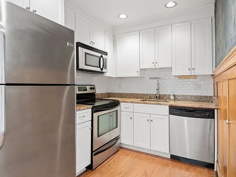 16 Balmoral St #103 — Photo 5