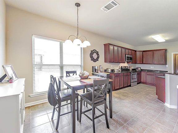 3rd image of 115 Southern Cir