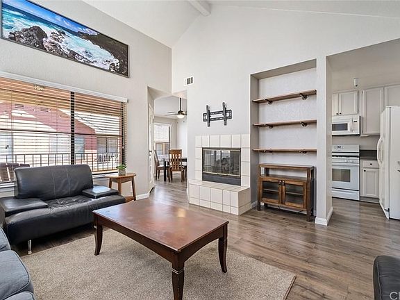 4th image of 285 N Chorro St APT A