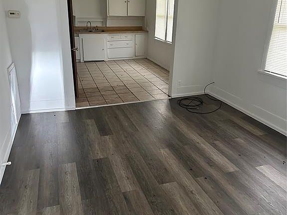 3rd image of 1007 S Broadway St