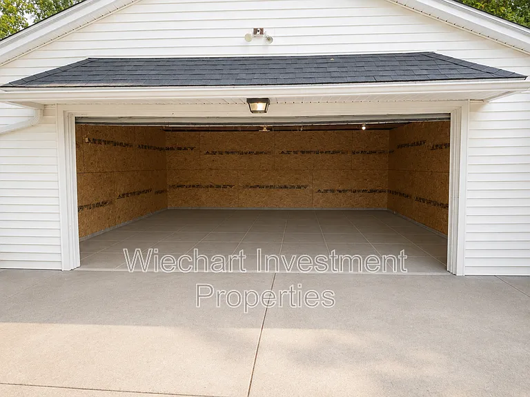 136 E Edwards St — Photo 5