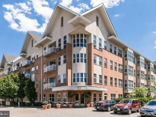 23 Pierside Dr Unit 222, Baltimore, MD 21230