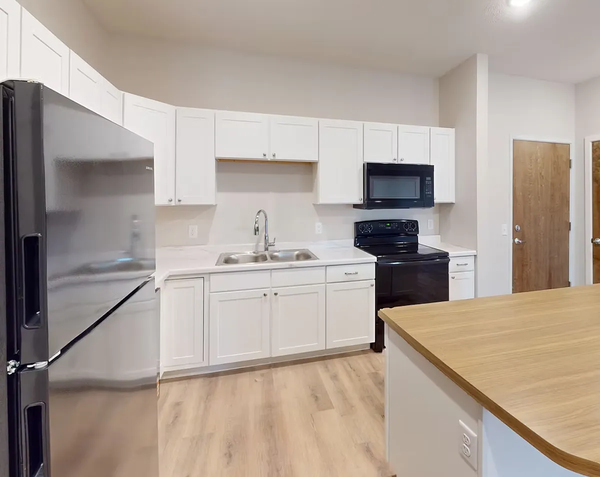 South Pointe Apartments — Photo 1