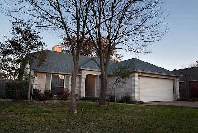 1st image of 306 Oakcrest Dr