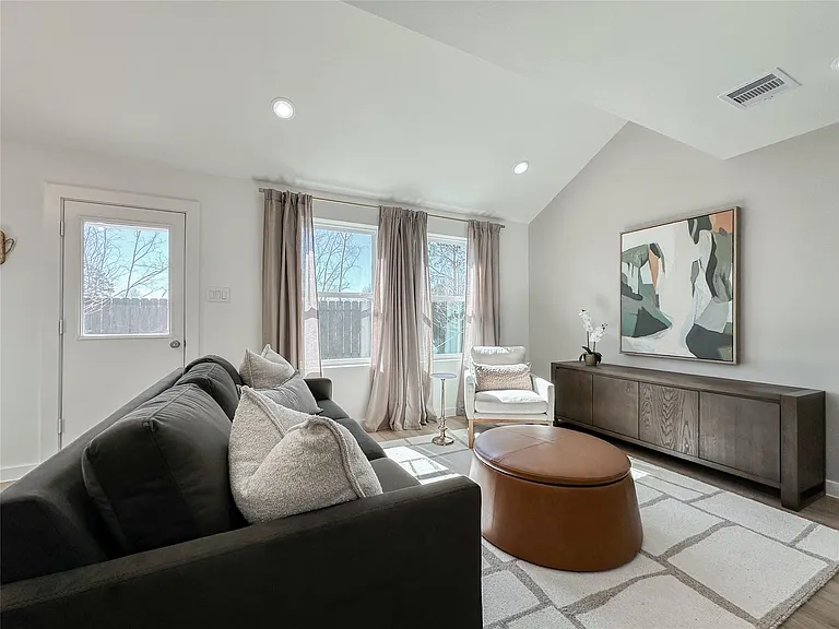 2710 Discovery Trails Ct — Photo 9