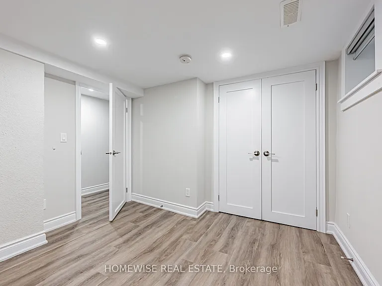 68 Fairleigh Cres #LOWER — Photo 8