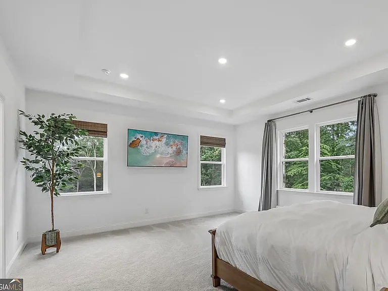 3453 Hillyard Dr — Photo 13