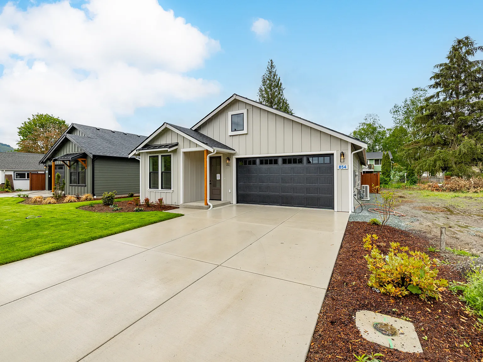 3 bed, 1.5 bath, 1800 sqft, $3,850 — Photo 2