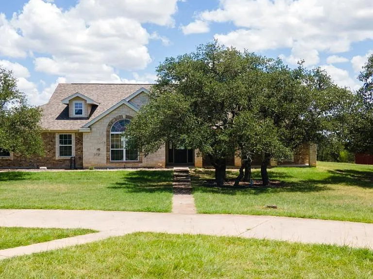 336 Skyline Dr — Photo 3