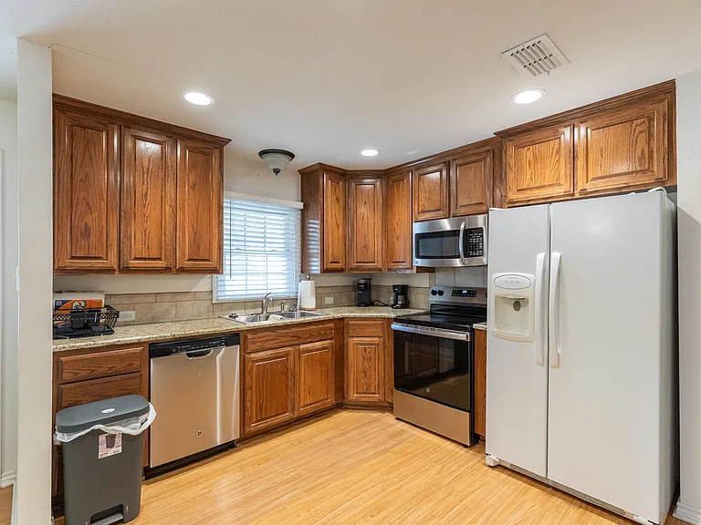 2650 Madison Ave #1/2 — Photo 4