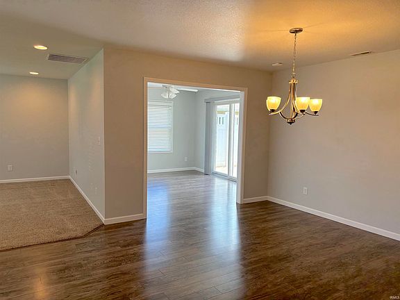 5th image of 315 E Charter Dr