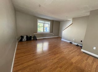 446 Westford St, Lowell, MA 01851