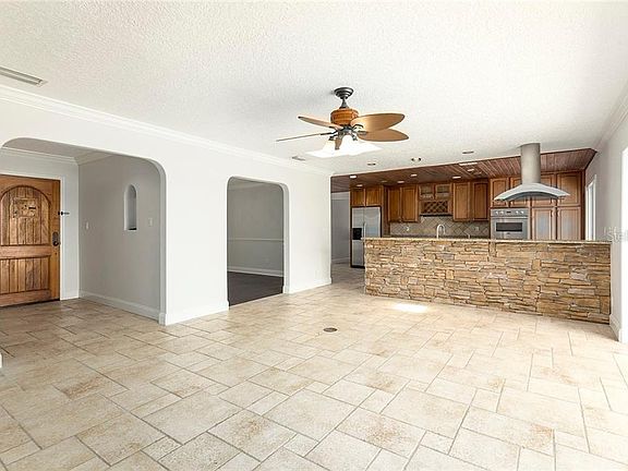 5th image of 413 Prairie Lake Dr
