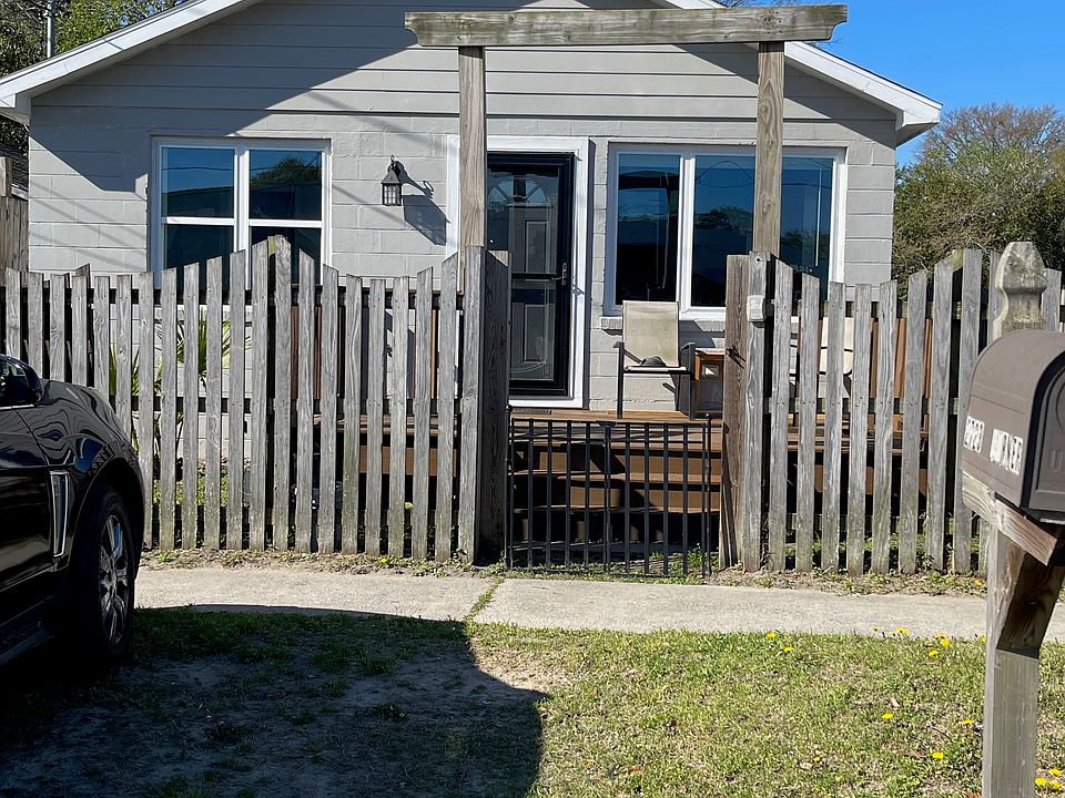 1st image of 2723 Carner Ave