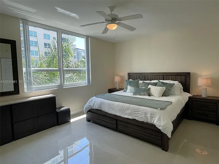 2000 N Bayshore Dr #525 — Photo 19