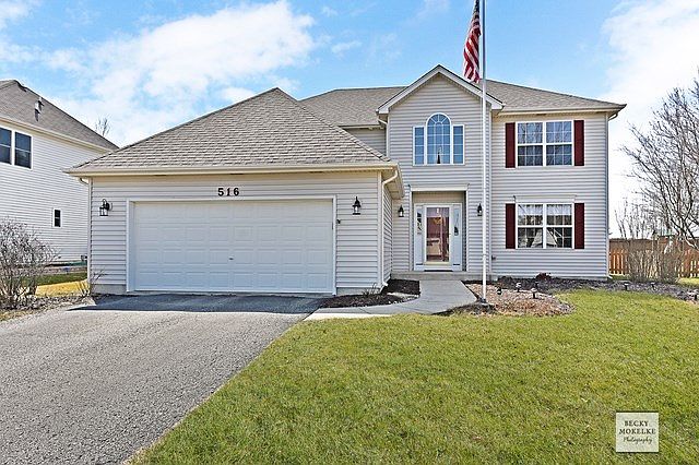 Great curb appeal on this wonderful home!  Located near the bike trails and just minutes from shoppi