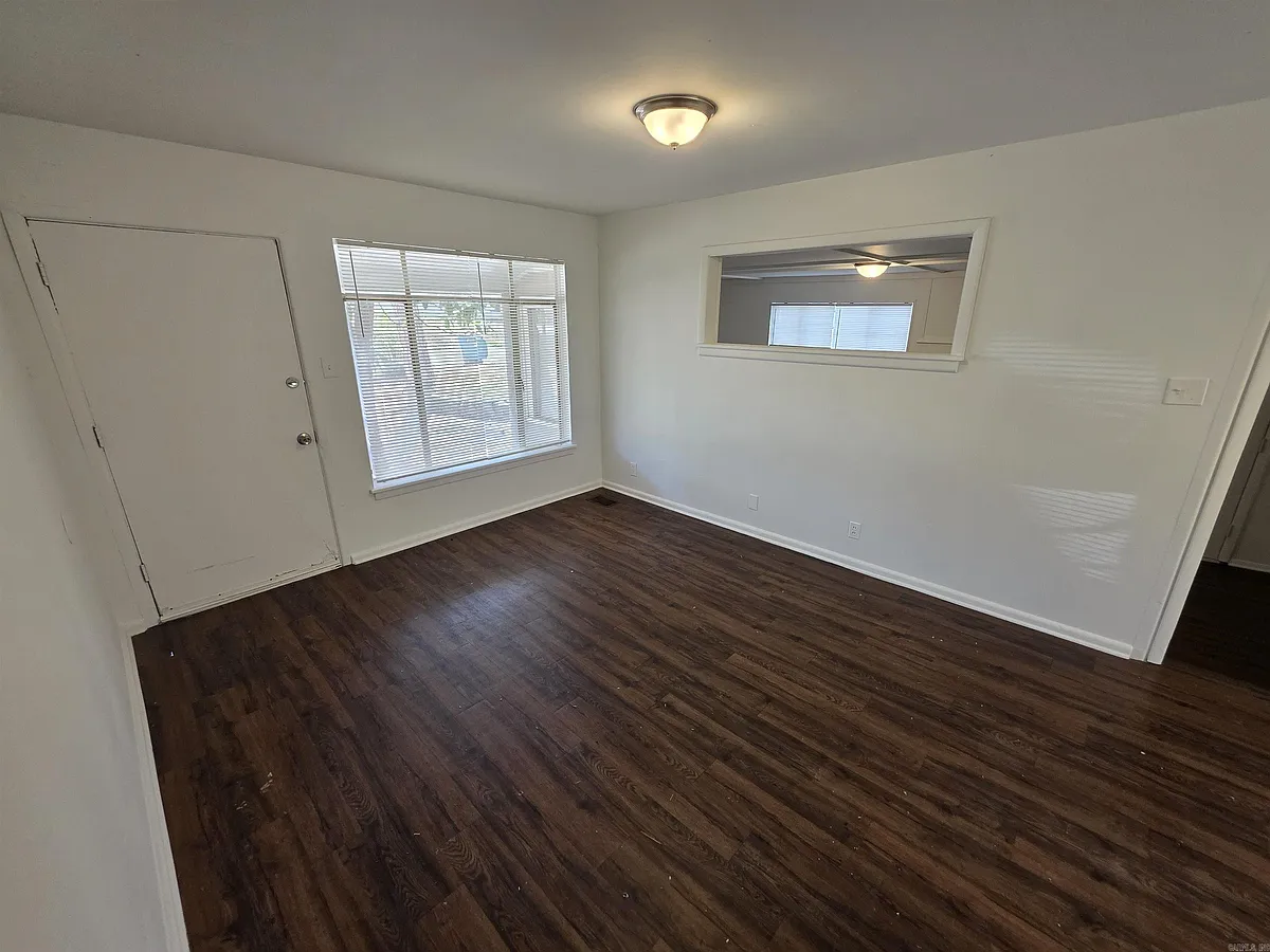 Building Photo - 107 Broadmoor Dr