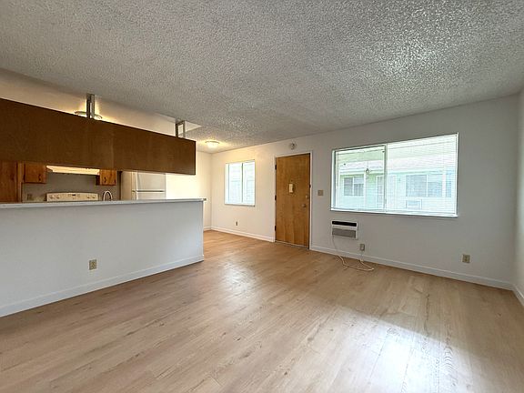 4th image of 1208 Palm Ave #3