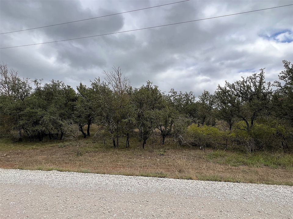 1st image of 586 Oak Point Dr