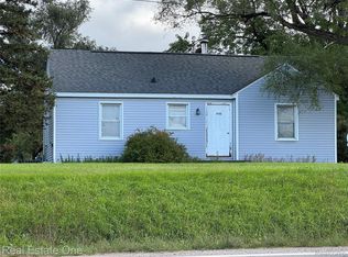 1532 Crescent Lake Rd, Waterford, MI 48327