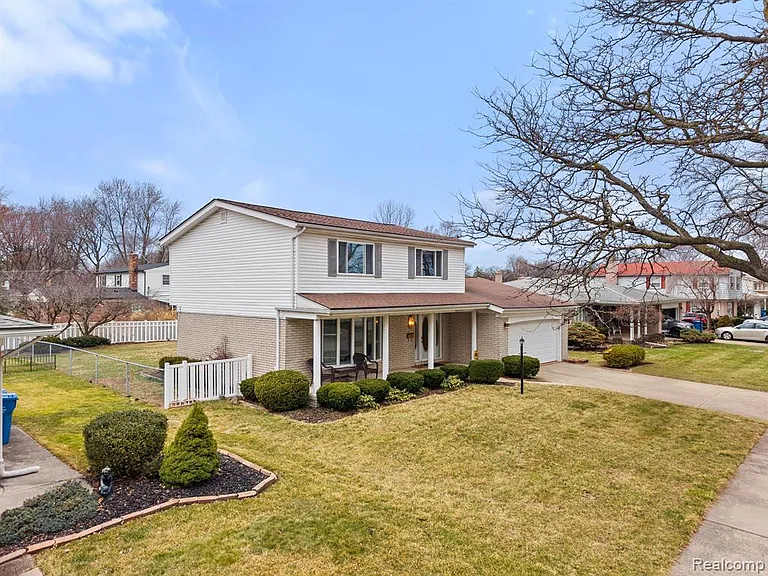 32307 Cambridge Dr — Photo 41