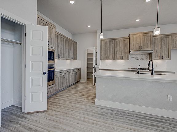 4th image of 822 Wild Pecan Loop