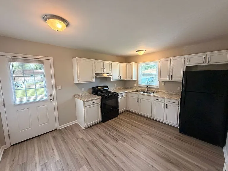 233 Green St — Photo 1