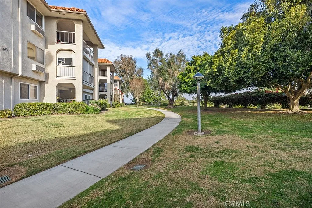 1 bed, 998 sqft, $3,000 — Photo 4