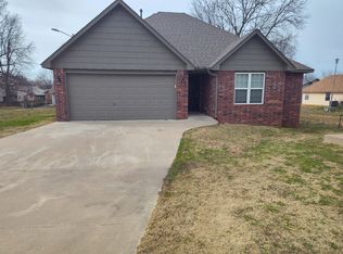 2712 S Narcissus Pl, Broken Arrow, OK 74012