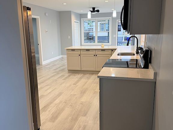 4th image of 835 River Ave #1
