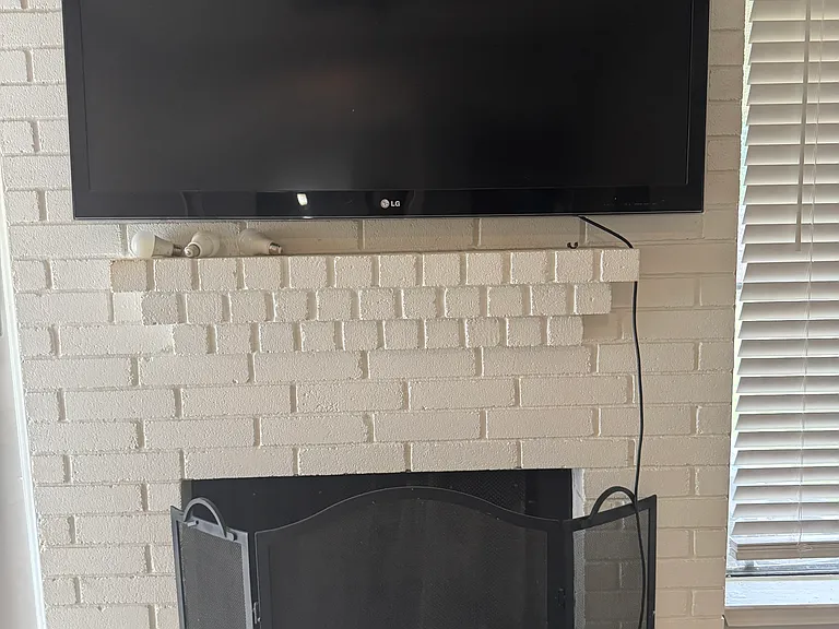 7800 Cornell Dr — Photo 2