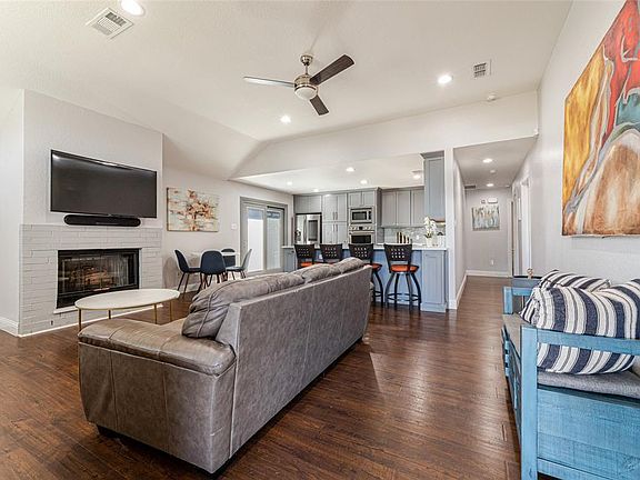 4th image of 3009 Green Vista Ct