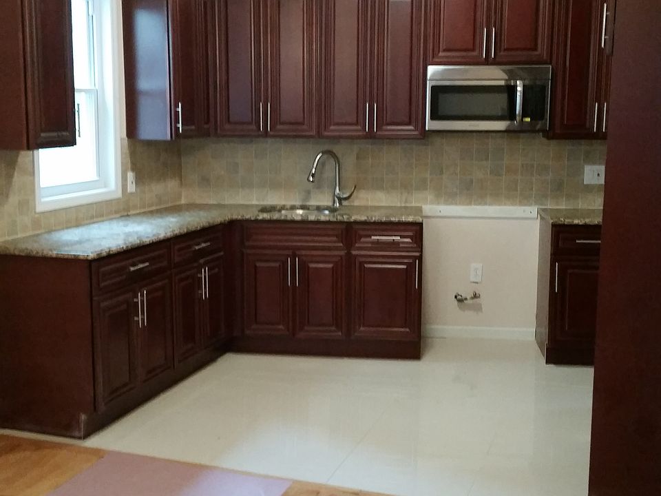 1st image of 118 Ave 209 St