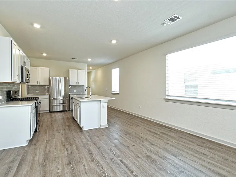 204 Merrick Rd — Photo 10
