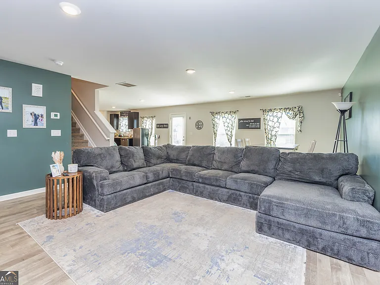 111 Tudor Way — Photo 9
