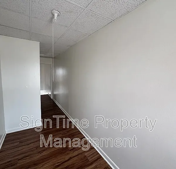 112 W Franklin St #4 — Photo 11