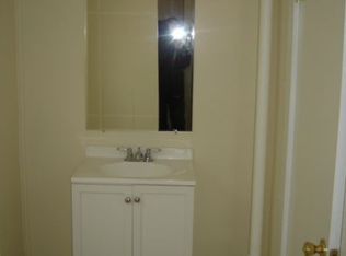 7 Pine St, Cranston, RI 02910