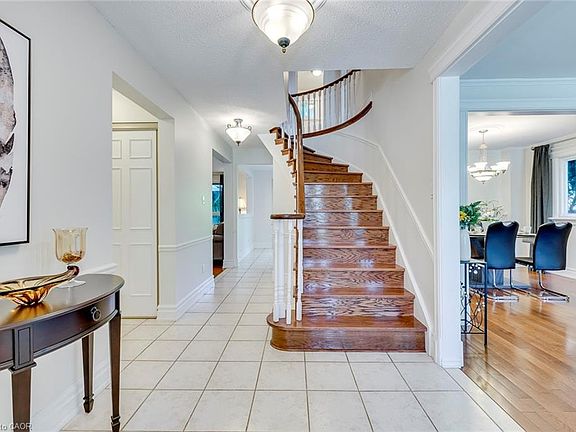 3rd image of 1025 Vanier Dr