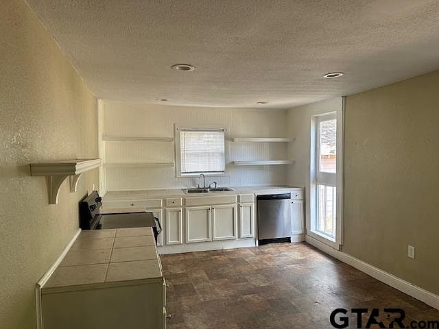 2nd image of 1001 N Newsom St